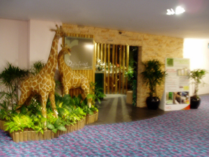 ラウンジ入り口・・・ぼけぼけ写真になってしまいました。。。 ラウンジ入り口・・・ぼけぼけ写真になってしまいました。。。